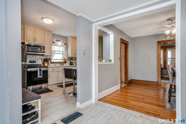 27 Rosemont Avenue, Windsor, CT 06095