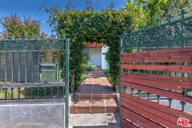 2008 S Bedford Street, Los Angeles, CA 90034