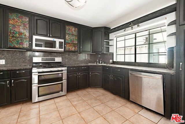 2008 S Bedford Street, Los Angeles, CA 90034