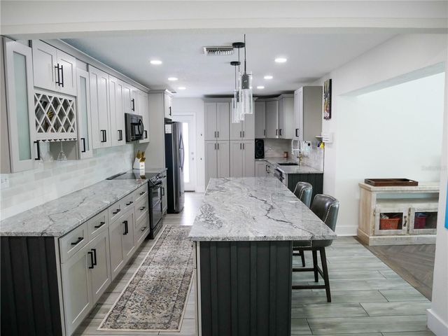 8280 32ND AVENUE N, St Petersburg, FL 33710