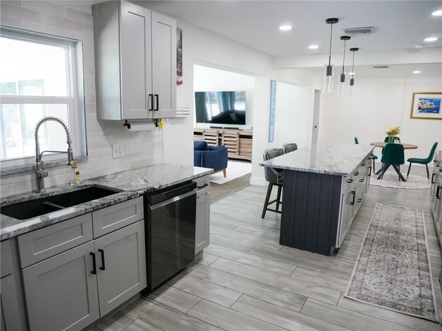 8280 32ND AVENUE N, St Petersburg, FL 33710