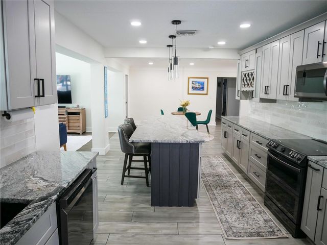 8280 32ND AVENUE N, St Petersburg, FL 33710