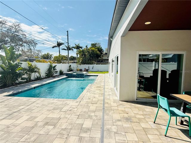 8280 32ND AVENUE N, St Petersburg, FL 33710