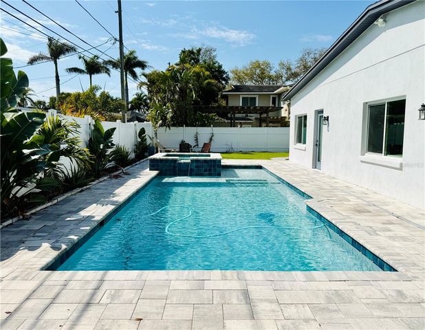 8280 32ND AVENUE N, St Petersburg, FL 33710