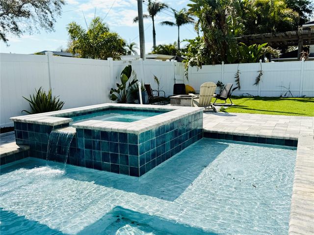 8280 32ND AVENUE N, St Petersburg, FL 33710