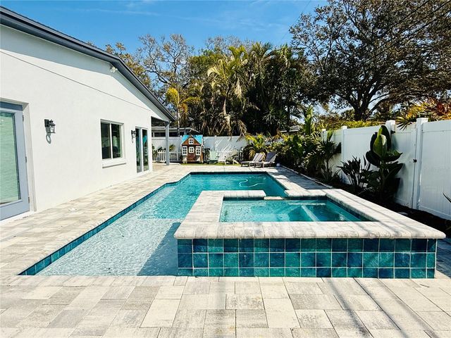 8280 32ND AVENUE N, St Petersburg, FL 33710