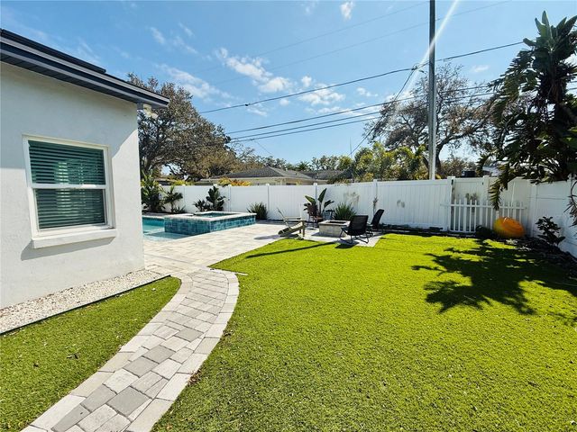 8280 32ND AVENUE N, St Petersburg, FL 33710