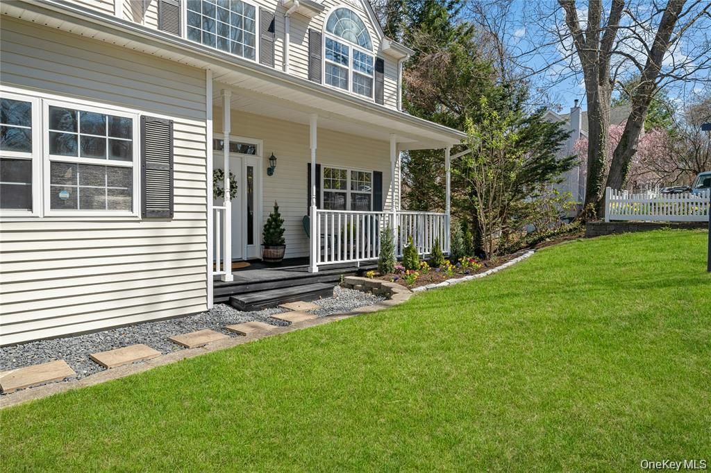 33 Potter Ln, Halesite, NY 11743 — photo 3