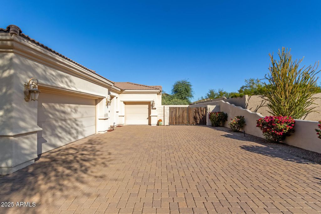 Image 7 of property listing at 33460 N 47TH Way, Cave Creek, AZ 85331