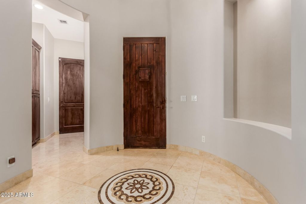 Image 9 of property listing at 33460 N 47TH Way, Cave Creek, AZ 85331