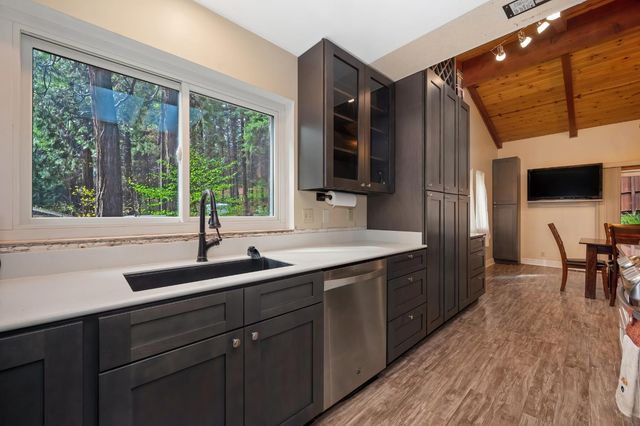 4580 Jenkinson Cir, Pollock Pines, CA 95726