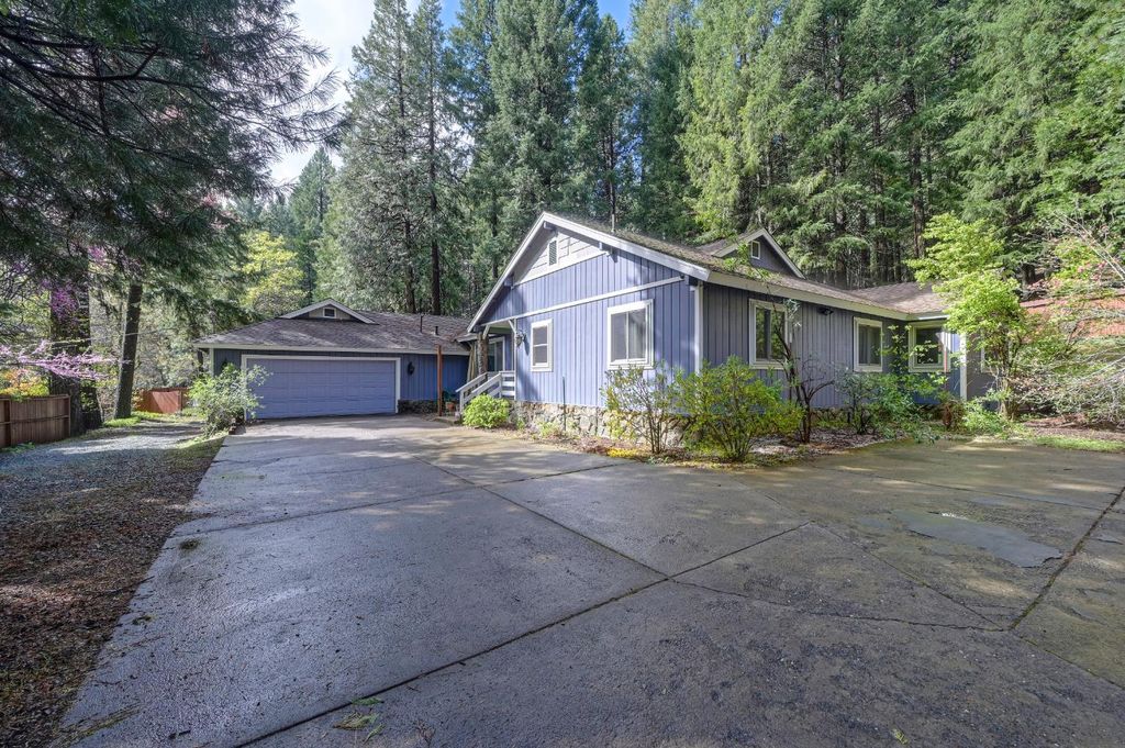 4580 Jenkinson Cir, Pollock Pines, CA 95726