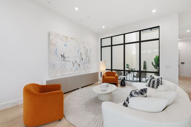 610 N Oak Cliff Boulevard 302, Dallas, TX 75208