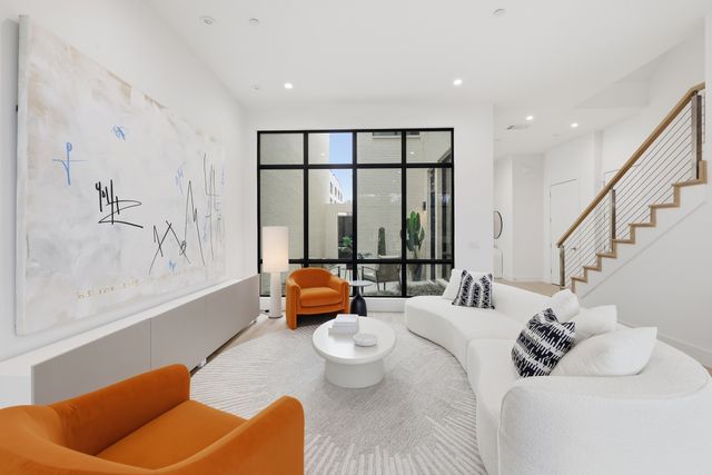 610 N Oak Cliff Boulevard 302, Dallas, TX 75208