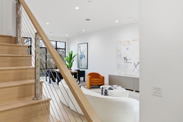 610 N Oak Cliff Boulevard 302, Dallas, TX 75208