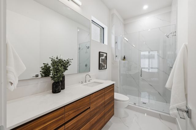 610 N Oak Cliff Boulevard 302, Dallas, TX 75208