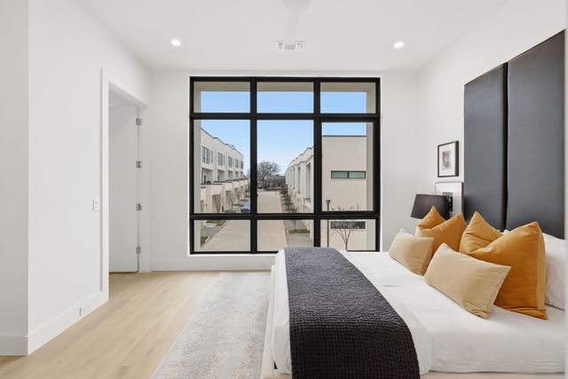 610 N Oak Cliff Boulevard 302, Dallas, TX 75208