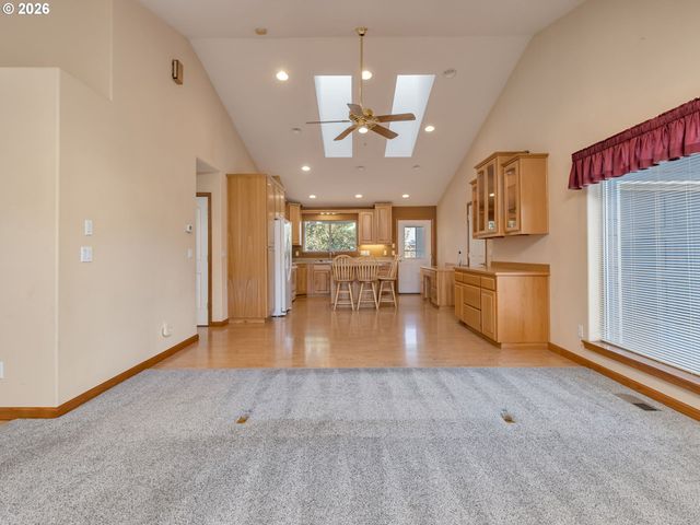 635 Ne BLAIR Ct, Salem, OR 97301