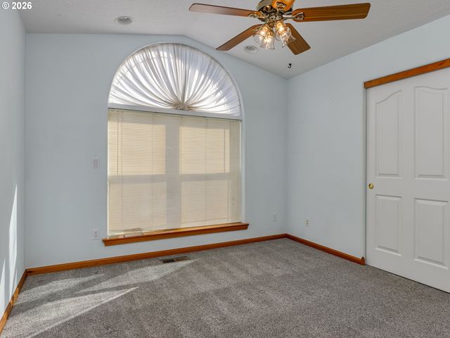 635 Ne BLAIR Ct, Salem, OR 97301