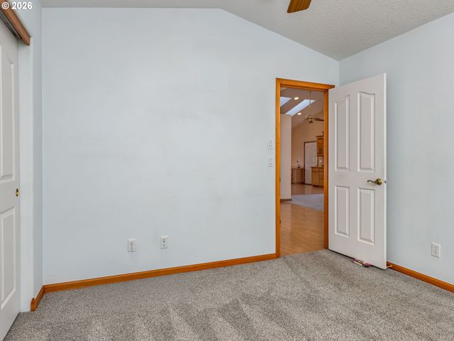 635 Ne BLAIR Ct, Salem, OR 97301