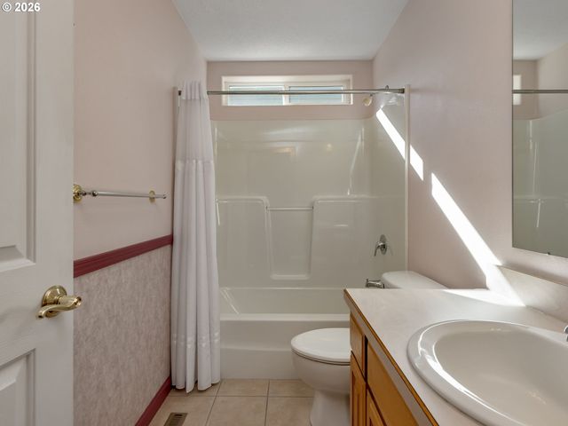 635 Ne BLAIR Ct, Salem, OR 97301