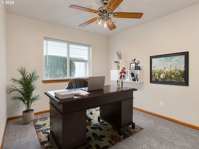 635 Ne BLAIR Ct, Salem, OR 97301