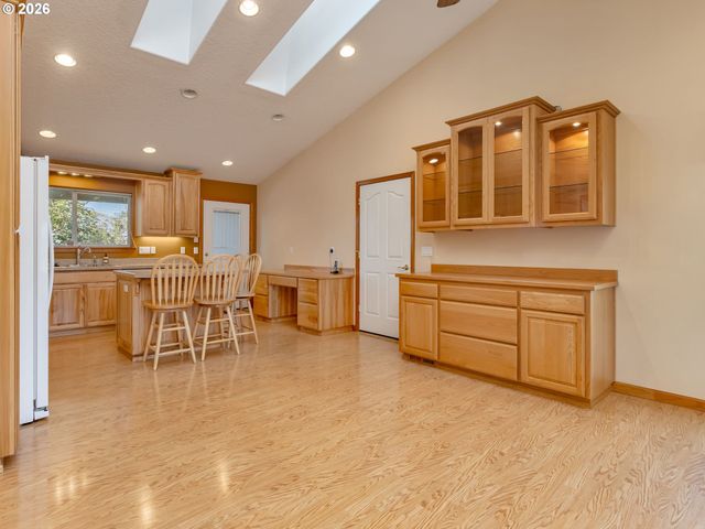 635 Ne BLAIR Ct, Salem, OR 97301
