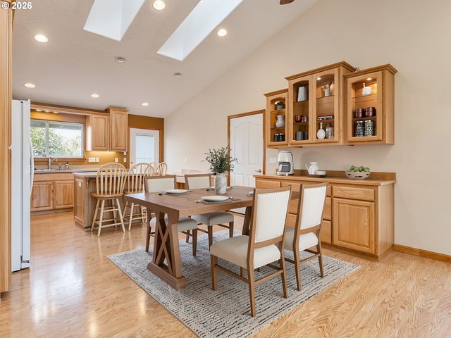 635 Ne BLAIR Ct, Salem, OR 97301