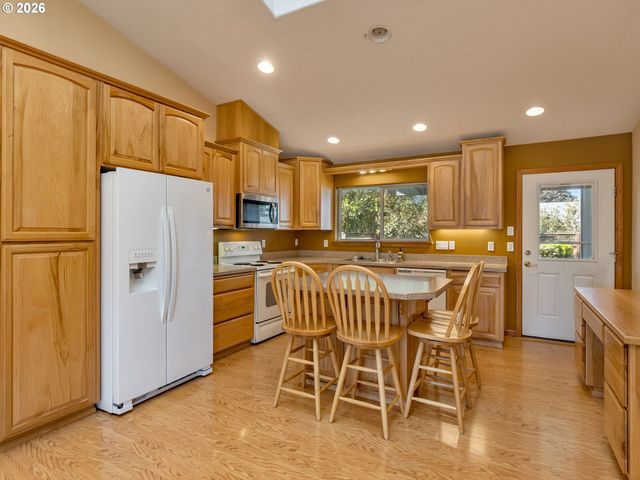 635 Ne BLAIR Ct, Salem, OR 97301