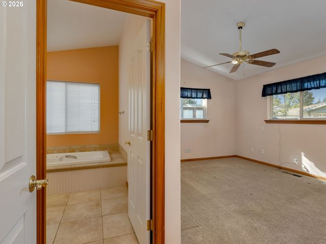 635 Ne BLAIR Ct, Salem, OR 97301