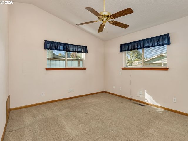 635 Ne BLAIR Ct, Salem, OR 97301