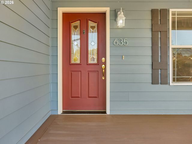 635 Ne BLAIR Ct, Salem, OR 97301