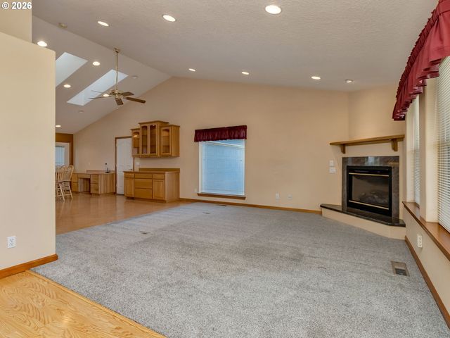 635 Ne BLAIR Ct, Salem, OR 97301