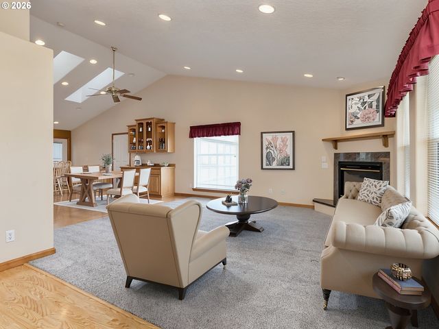 635 Ne BLAIR Ct, Salem, OR 97301