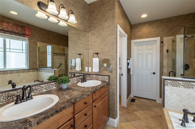 6988 S Riverwood Way, Aurora, CO 80016