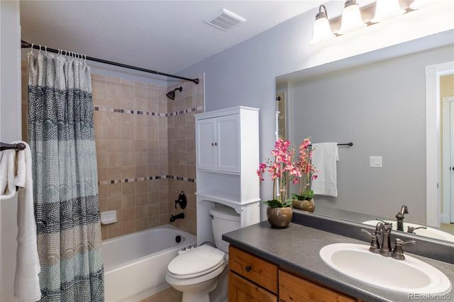 6988 S Riverwood Way, Aurora, CO 80016