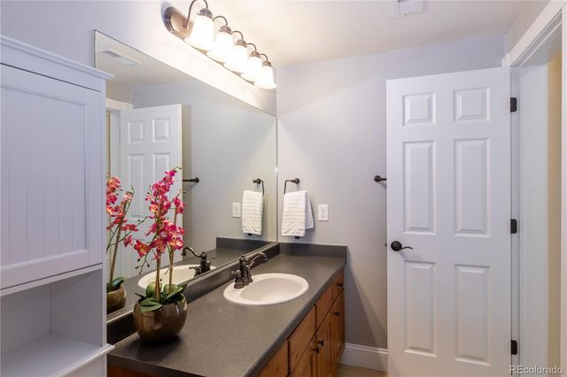 6988 S Riverwood Way, Aurora, CO 80016