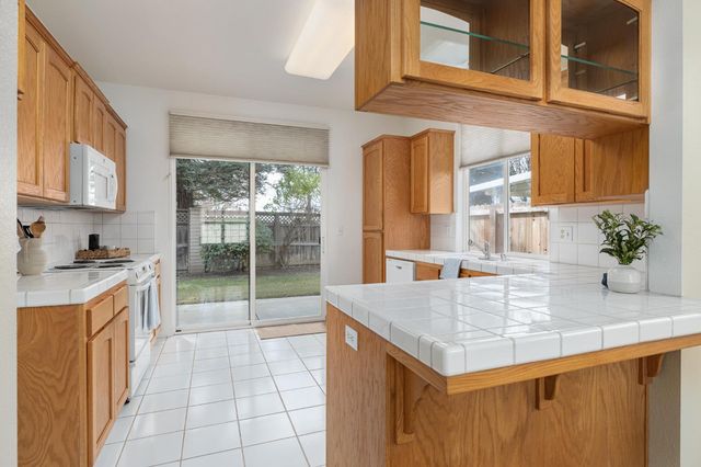 346 Village Drive, Dinuba, CA 93618