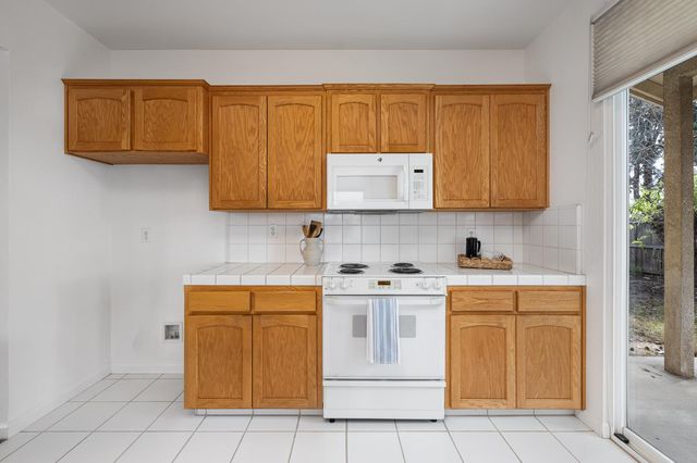 346 Village Drive, Dinuba, CA 93618