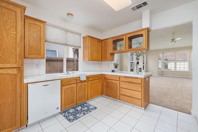 346 Village Drive, Dinuba, CA 93618