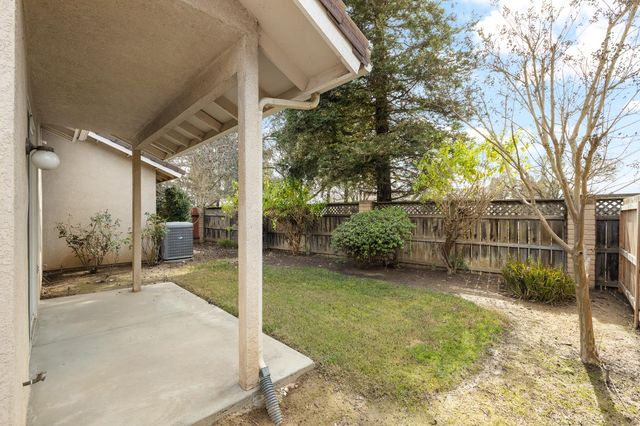 346 Village Drive, Dinuba, CA 93618