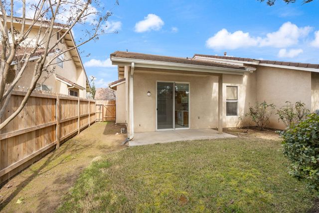 346 Village Drive, Dinuba, CA 93618