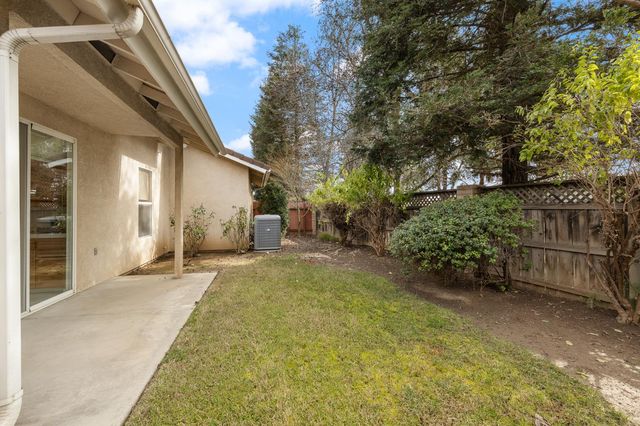 346 Village Drive, Dinuba, CA 93618