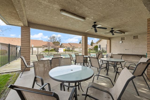 346 Village Drive, Dinuba, CA 93618