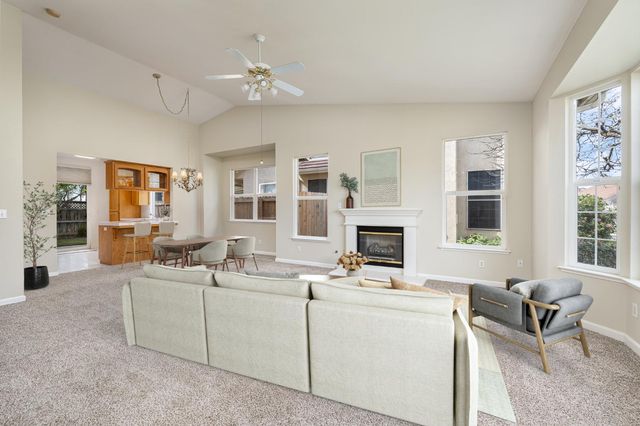 346 Village Drive, Dinuba, CA 93618