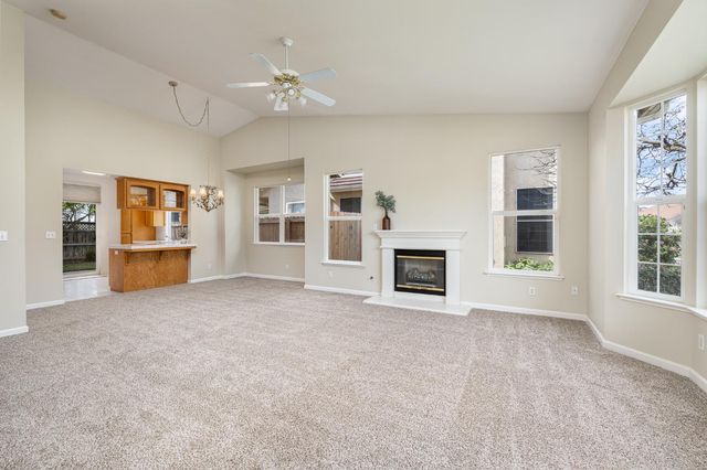 346 Village Drive, Dinuba, CA 93618