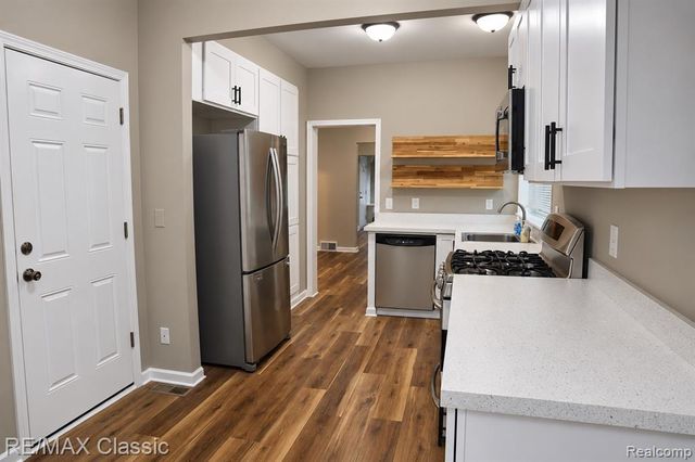 320 S Rochester Road, Clawson, MI 48017