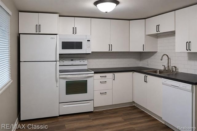320 S Rochester Road, Clawson, MI 48017
