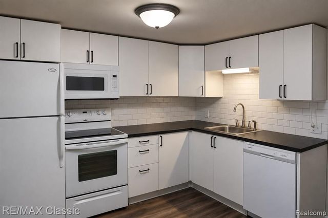 320 S Rochester Road, Clawson, MI 48017