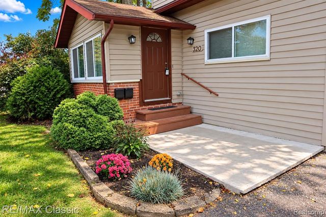 320 S Rochester Road, Clawson, MI 48017